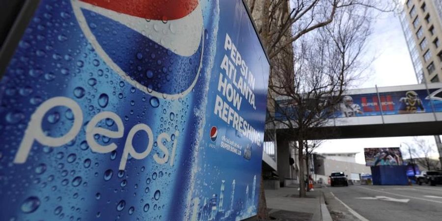 Der US-Getränke- und Snack-Konzern Pepsico will den Verkauf von Pepsi, 7Up und Mirinda in Russland vorübergehend aussetzen. Foto: David J. Phillip/AP/dpa