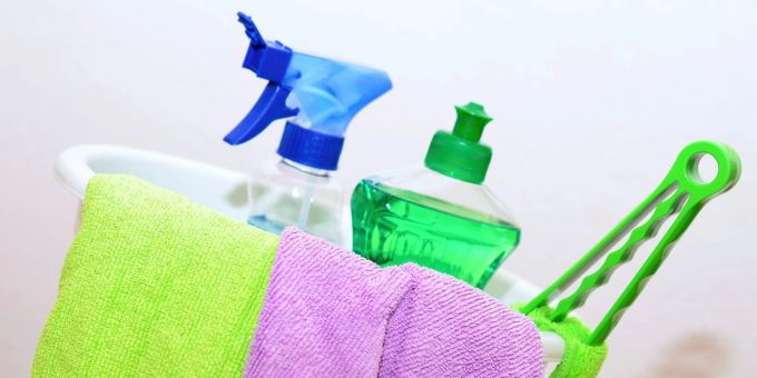 Putzfreiwillige herzlich willkommen! Lappen Spray Putzmittel