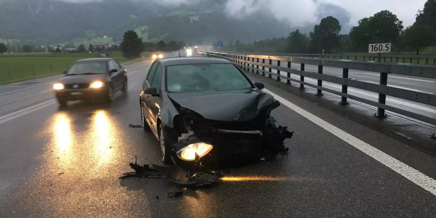 Verkehrsunfall auf der Autobahn A3 in Niederurnen