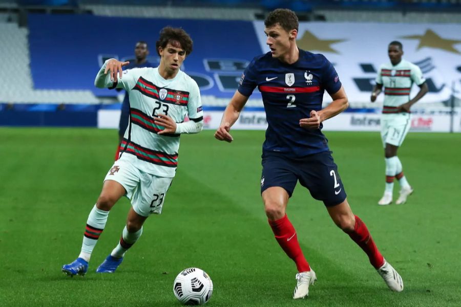 Atlético-Shootingstar Joao Felix im Duell mit Bayerns Pavard.