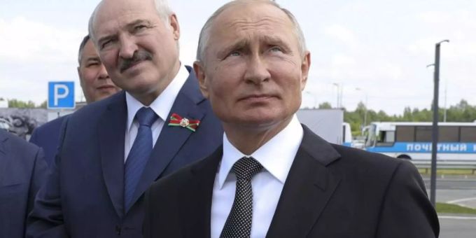 Der belarussische Präsident Alexander Lukaschenko kommt nach Angaben des Kreml an diesem Montag für ein Krisengespräch zu Russlands Staatschef Wladimir Putin nach Moskau. Foto: Mikhail Klimentyev/Pool Sputnik Kremlin/AP/dpa Der belarussische Präsident Alexander Lukaschenko kommt nach Angaben des Kreml an diesem Montag für ein Krisengespräch zu Russlands Staatschef Wladimir Putin nach Moskau. Foto: Mikhail Klimentyev/Pool Sputnik Kremlin/AP/dpa