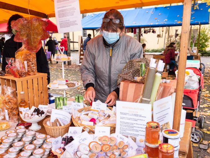 Susanne Braunsberger: Herbstruhe, Hexenzauber und Seifen, Salben und Deos aus Naturprodukten.