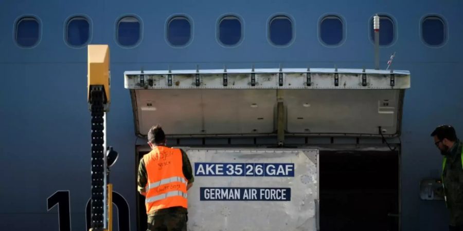 Luftwaffenmaschine am Flughafen Köln