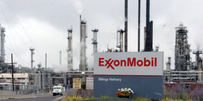 In der Erdöl- und Erdgasindustrie werden derzeit – wie etwa bei Exxon Mobil – zahlreiche Stellen gestrichen. (Archivbild) Exxon mobil