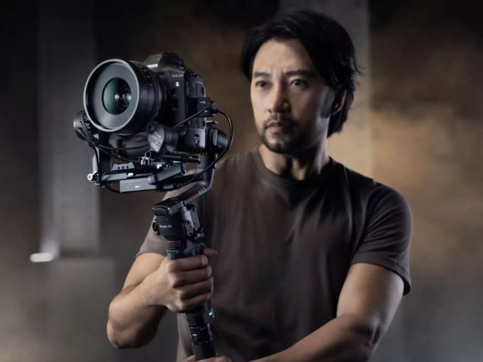 Der Kamera-Gimbal DJI RS 2 trägt bis zu 4,5 Kilogramm. DJI