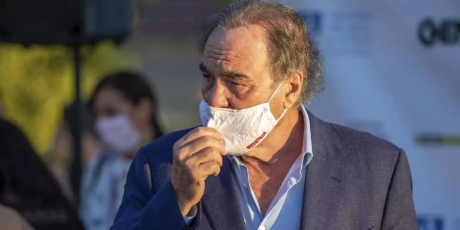 Regisseur Oliver Stone kommt im September zur Vorstellung der italienischen Ausgabe seines Buches «Chasing the light» während der 77. Filmfestspiele von Venedig. Foto: Domenico Stinellis/AP/dpa/Archiv