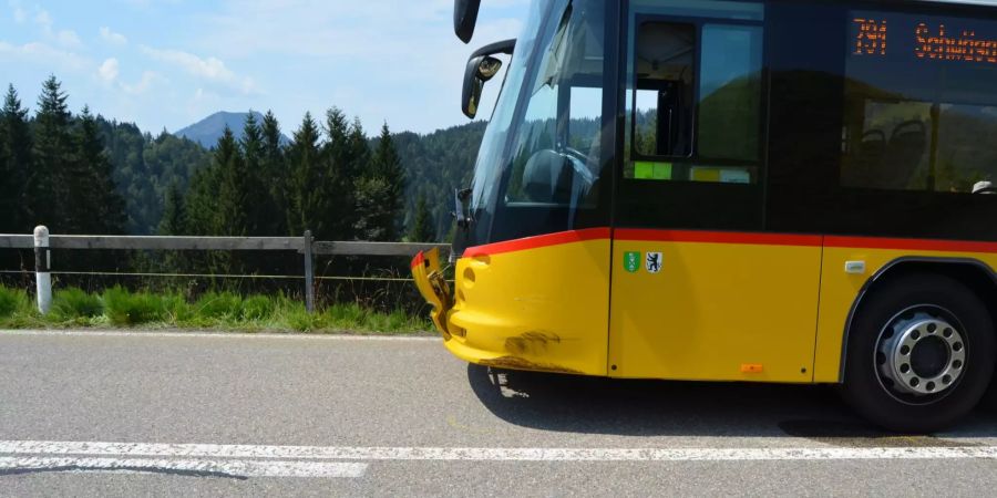 Appenzell Ausserrhoden - Postauto gestreift
