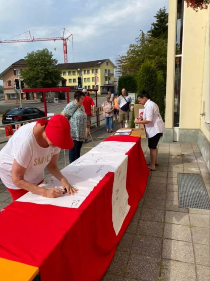 Am 1. August wurde die Fahne 160 Mal unterzeichnet. Wangen