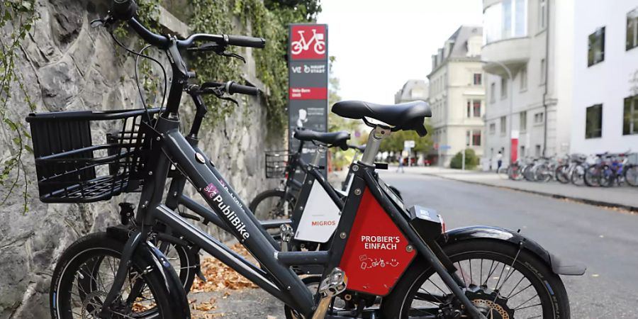 Intakte PubliBike-Velos 2018 an einer Station in Bern.