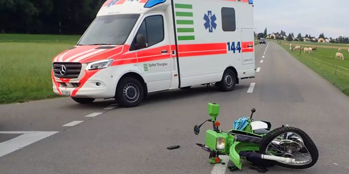 Der Motorradfahrer wurde beim Unfall verletzt. Der Motorradfahrer wurde beim Unfall verletzt. (Bild: Kapo TG)