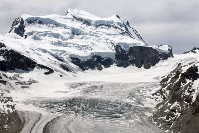 Die Forscher wollten beim Grand Combin im Wallis 80 Meter-Bohrkerne sichern. Grand Combin Berg Gletscher