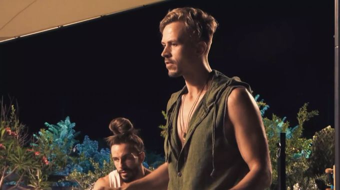 «Bachelorette 2020»: Daniel B. meditiert mit den Männern. «Bachelorette 2020»