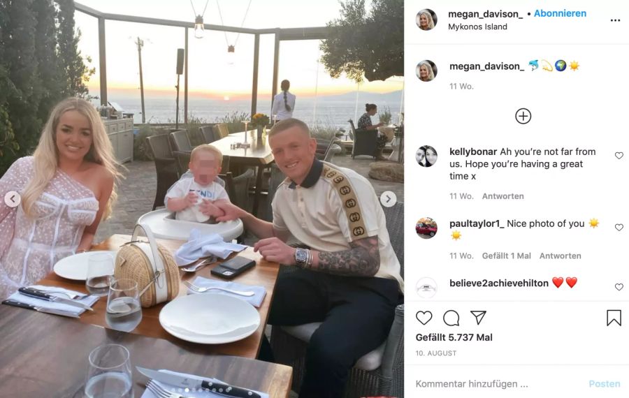 Jordan Pickford mit seiner Frau Megan und dem gemeinsamen Sohn.