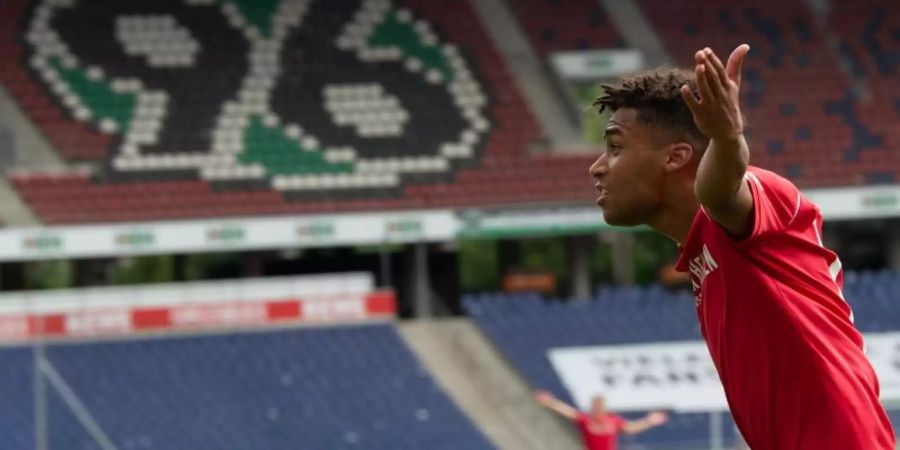 Linton Maina spielte in der vergangenen Saison noch für Hannover 96 in der 2. Liga. Foto: Swen Pförtner/dpa