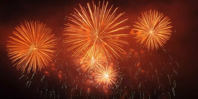 Das Feuerwerk der Sonnwendfeier 2015. Sonnwendfeier Oensingen Feuerwerk