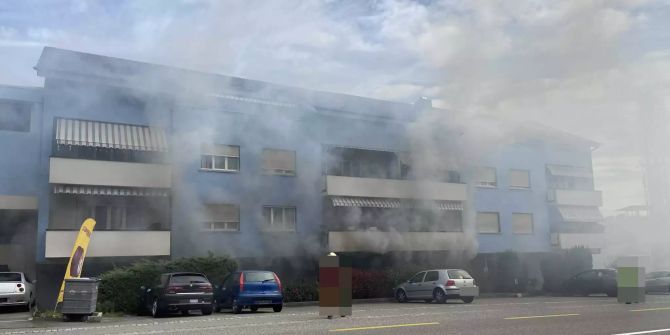 Brand in Mehrfamilienhaus