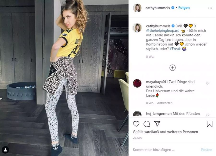 Sogar in Kombination mit dem BVB-Trikot von Ehemann Mats Hummels darf der Leo-Look nicht fehlen.