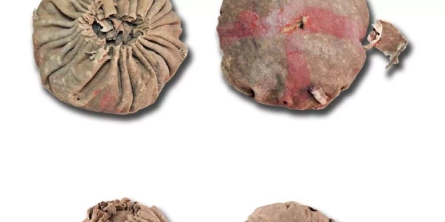 Die gefundenen Lederbälle mit Durchmessern zwischen 7,4 und 9,2 Zentimetern sind die ältesten Eurasien. (Ausschnitt)