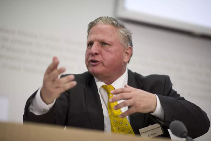 François de Siebenthal an einer Medienkonferenz in 2014. De Siebenthal