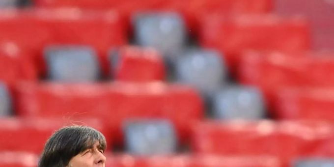 Ohne Wehmut und hochmotiviert bereitet sich Joachim Löw in München auf den EM-Auftakt gegen Frankreich vor. Foto: Federico Gambarini/dpa Ohne Wehmut und hochmotiviert bereitet sich Joachim Löw in München auf den EM-Auftakt gegen Frankreich vor. Foto: Federico Gambarini/dpa
