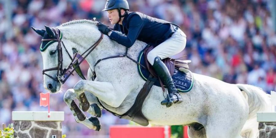Ist ein Medaillenkandidat für die Tokio-Spiele: Reiter Sven Schlüsselburg. Foto: Uwe Anspach/dpa