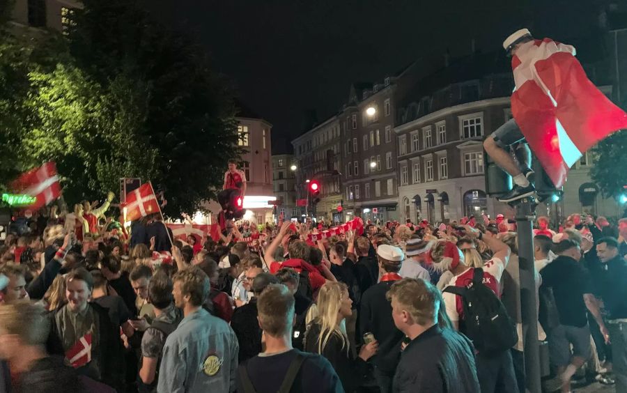 Die dänischen Fans feiern in Kopenhagen.