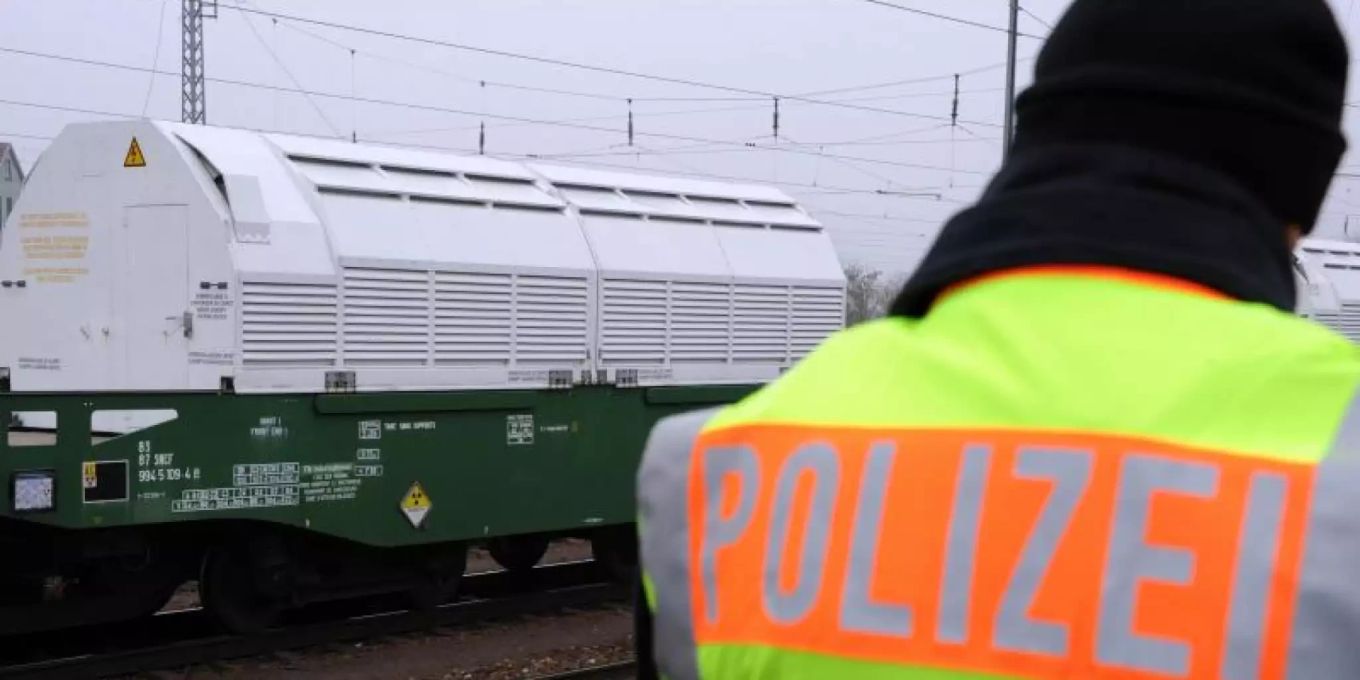 Castor Mit Castor-Transport mit Atommüll unterwegs nach Deutschland | Nau.ch