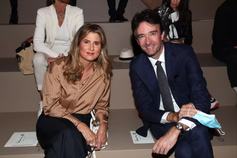 Mirka Federer (links) an der Fashion Week in Paris neben Antoine Arnault.