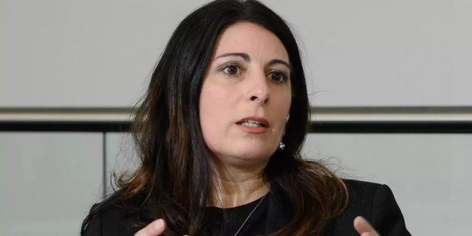 Daniela Cavallo, Vorsitzende des Gesamt- und Konzernbetriebsrats der Volkswagen AG, im Gespräch mit einem dpa-Journalisten. Foto: Swen Pförtner/dpa Daniela Cavallo, Vorsitzende des Gesamt- und Konzernbetriebsrats der Volkswagen AG, im Gespräch mit einem dpa-Journalisten. Foto: Swen Pförtner/dpa