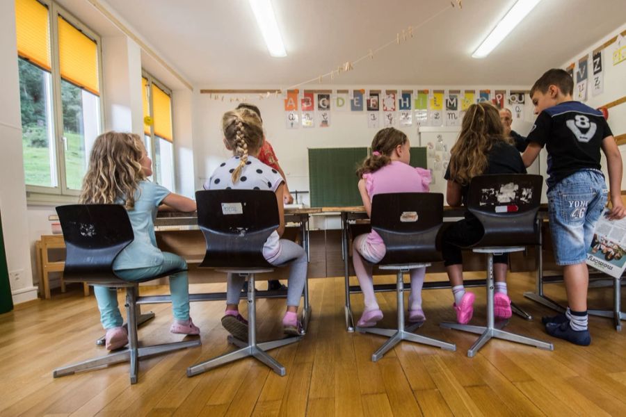 Deshalb wollen immer mehr Eltern ihre Kinder später in Kindsgi und Schule schicken. (Symbolbild)