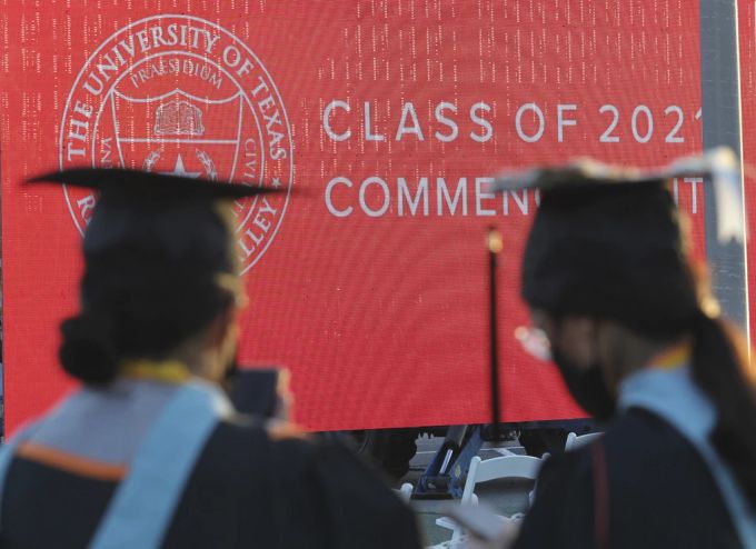 Für viele US-Amerikaner beginnt das Berufsleben nach dem Studium mit einem Schuldenberg. Amerika