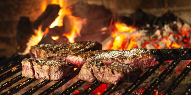 Grillgut Steak Grill Kohle Feuer