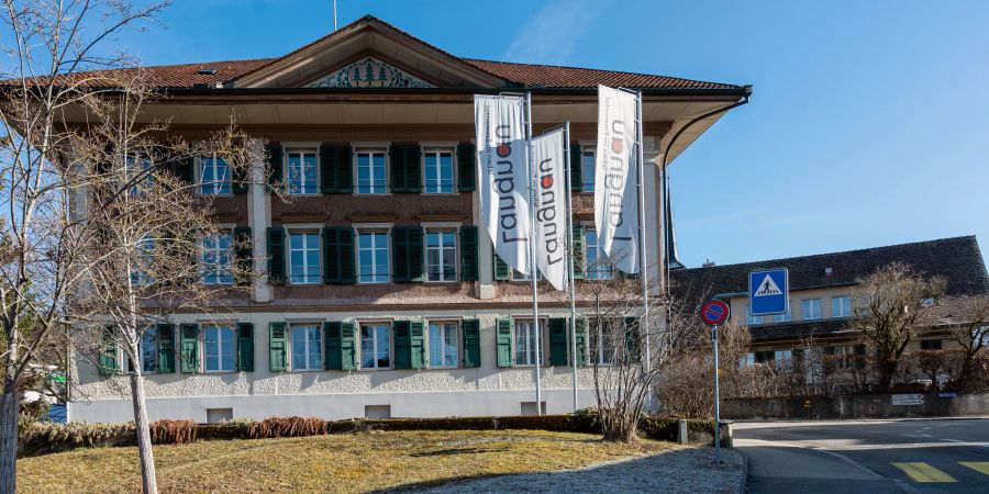 Im Gemeindehaus an der Haldenstrasse befindet sich einen Teil der Gemeindeverwaltung von Langnau im Emmental.