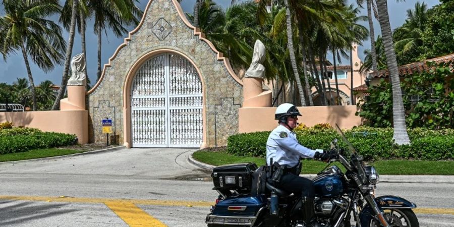 Polizist vor Trump-Anwesen Mar-a-Lago