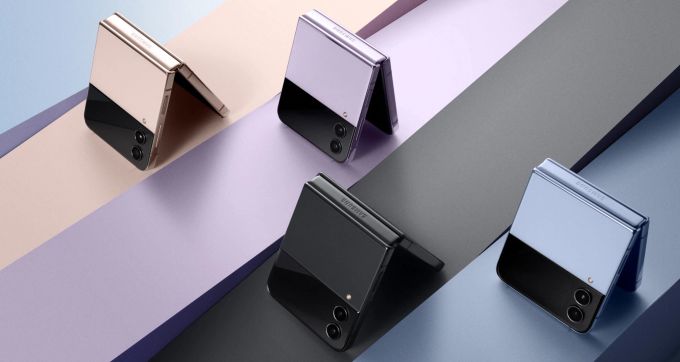 Für das kleinere Foldable gibt es die Farben «Pink Gold», «Bora Purple», «Graphite» und «Blue». Samsung Galaxy Z Flip4