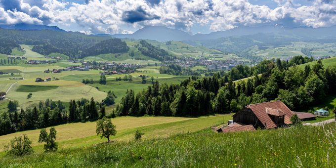 Blick vom Schmittli in Doppelschwand auf das Dorf Entlebuch und das Entlebuch. Blick vom Schmittli in Doppelschwand auf das Dorf Entlebuch und das Entlebuch.