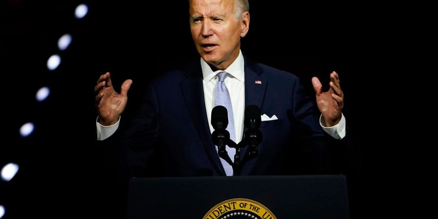 US-Präsident Joe Biden spricht vor der Independence Hall in Philadelphia.