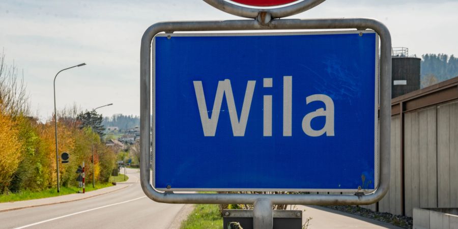 Der Ortseingang der Gemeinde Wila.