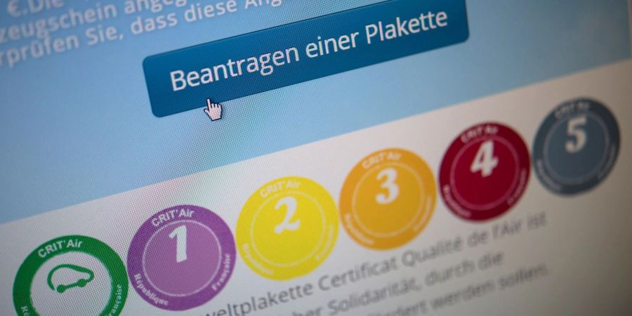 Online bestellbar: Die Umweltplakette, die vielerorts in Frankreich auch unabhängig von Feinstaubalarm nötig ist, um in die jeweiligen Bereiche einzufahren.