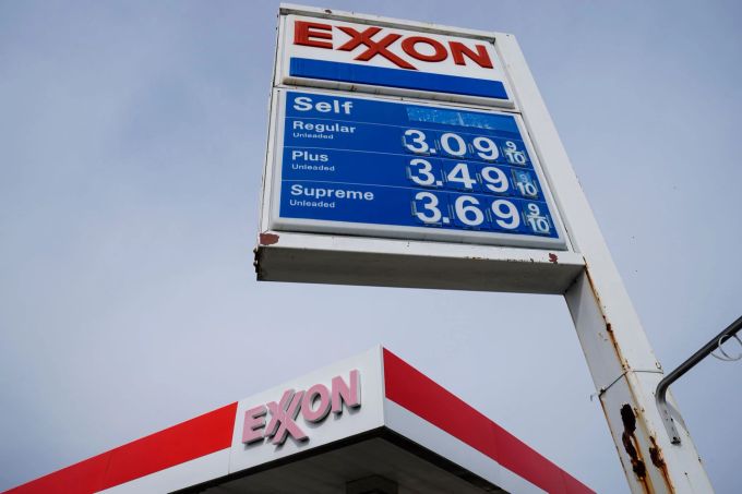 Eine Tankstelle der ExxonMobil in Philadelphia (2021): Der Konzern hat einen Rekordgewinn eingefahren. ExxonMobil