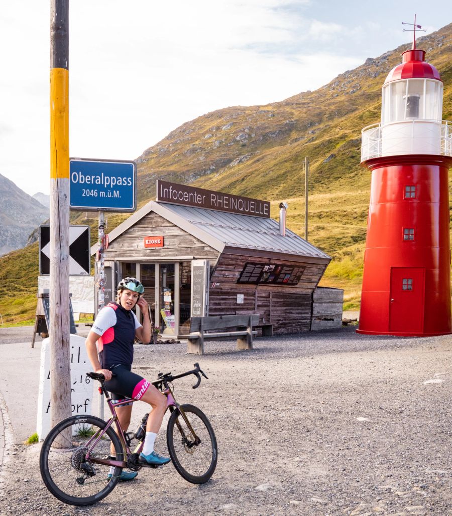 Monika Sattler am Leuchtturm