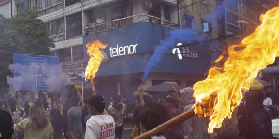 Ein Protest gegen die Militärregierung in Myanmar. Foto: --/AP/dpa/Archivbild