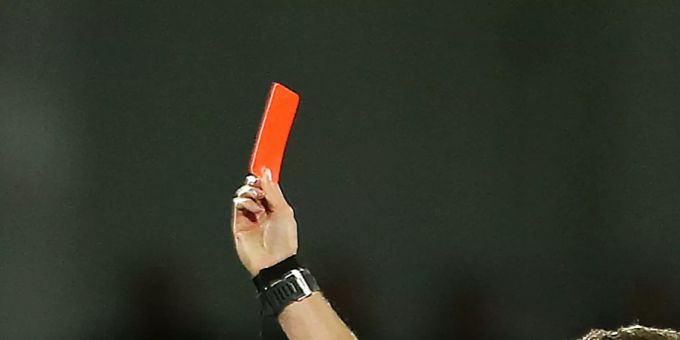Ein österreichischer Amateurkicker wird nach einem Platzverweis für 48 Spiele gesperrt. Rote Karte Raschid Arsanukaev