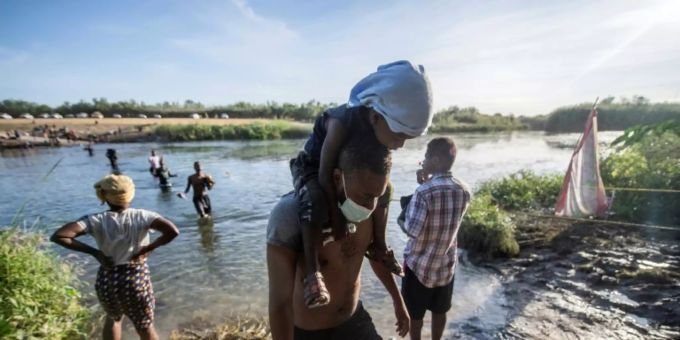 Haitianer durchqueren den Rio Grande an der US-Grenze zu Mexiko. Rio Grande