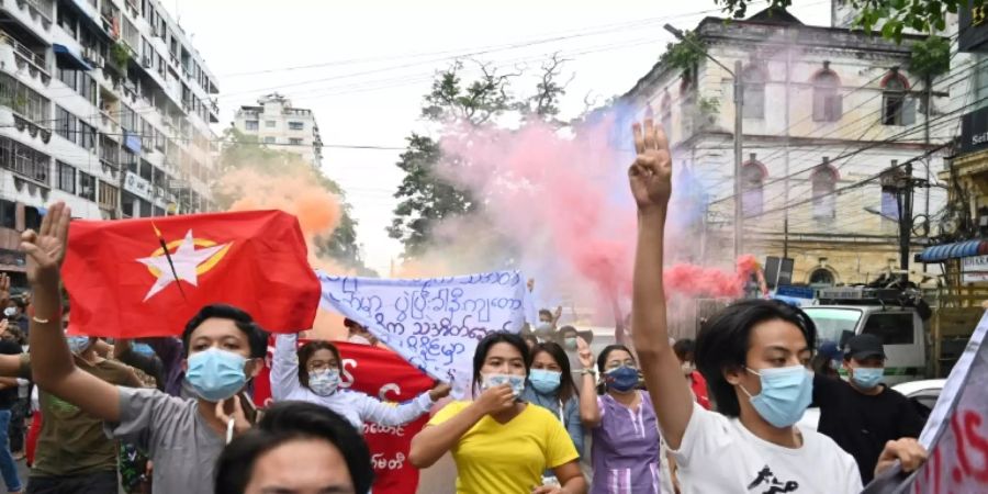 Demonstranten in Yangon