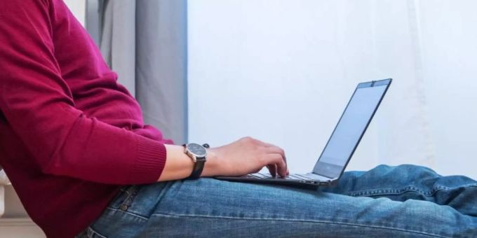 97 Prozent der Befragten nutzen mindestens einmal pro Woche das Internet. Foto: Christin Klose/dpa 97 Prozent der Befragten nutzen mindestens einmal pro Woche das Internet. Foto: Christin Klose/dpa
