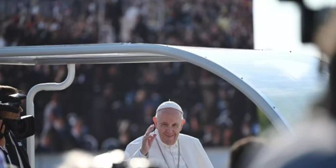 Papst Franziskus besucht am letzten Tag seiner Slowakei-Reise die westslowakische Stadt Sastin-Straze. Foto: Johannes Neudecker/dpa Papst Franziskus besucht am letzten Tag seiner Slowakei-Reise die westslowakische Stadt Sastin-Straze. Foto: Johannes Neudecker/dpa