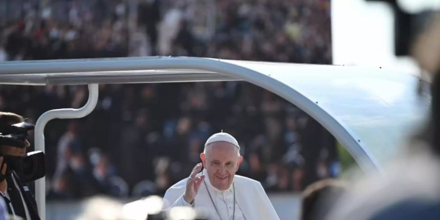 Papst Franziskus besucht am letzten Tag seiner Slowakei-Reise die westslowakische Stadt Sastin-Straze. Foto: Johannes Neudecker/dpa