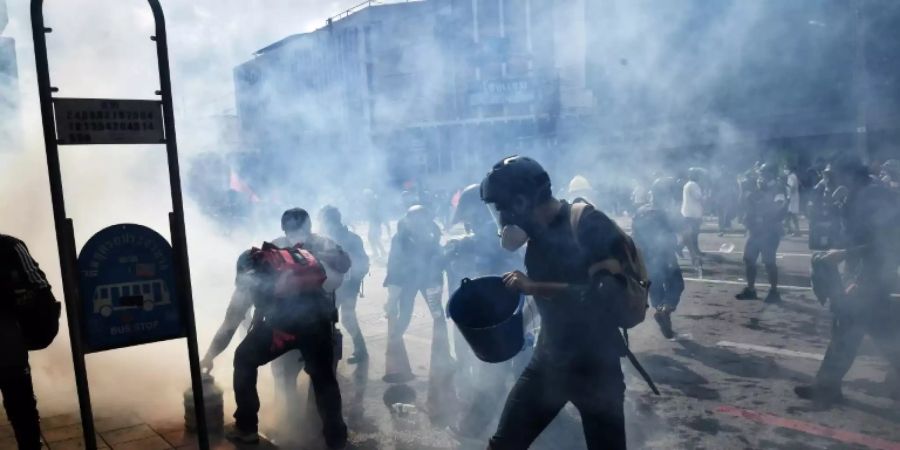 Hunderte protestieren in Bangkok gegen Impfpolitik der Regierung