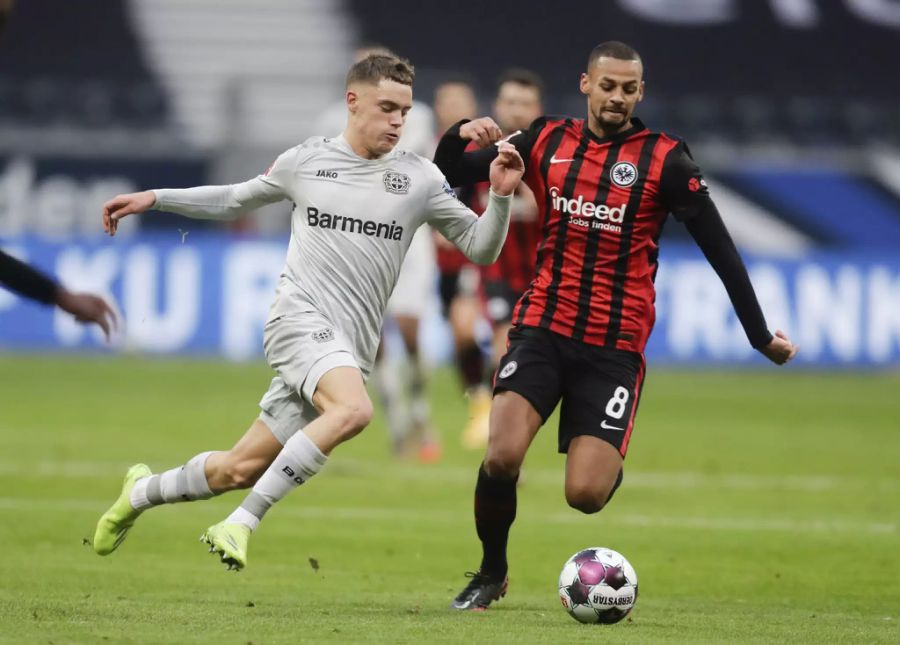 Djibril Sow (r.) im Einsatz für Eintracht Frankfurt in der Bundesliga.